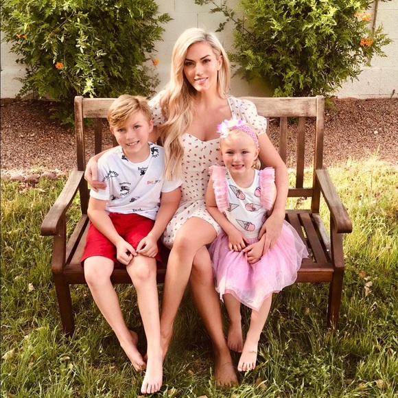 Meet your Posher, Amy - Picture 3 of 5